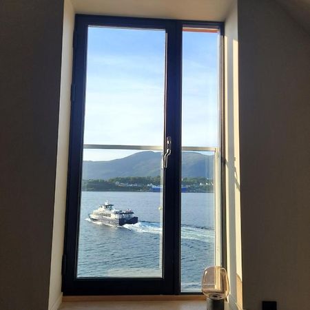 Single Elegant Room I Sentrum- Sea View Ålesund Exterior photo