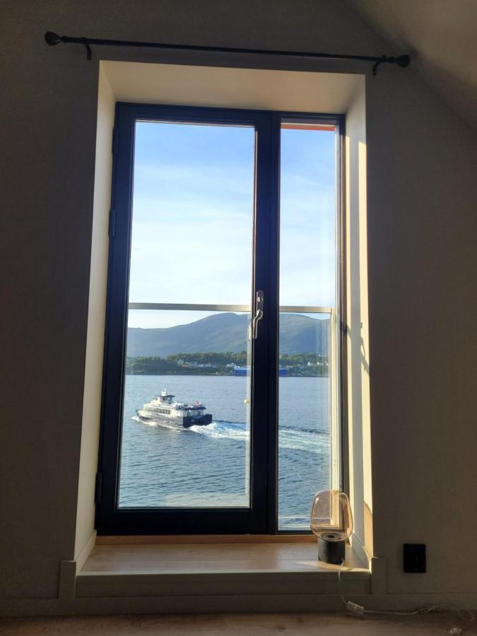 Single Elegant Room I Sentrum- Sea View Ålesund Exterior photo