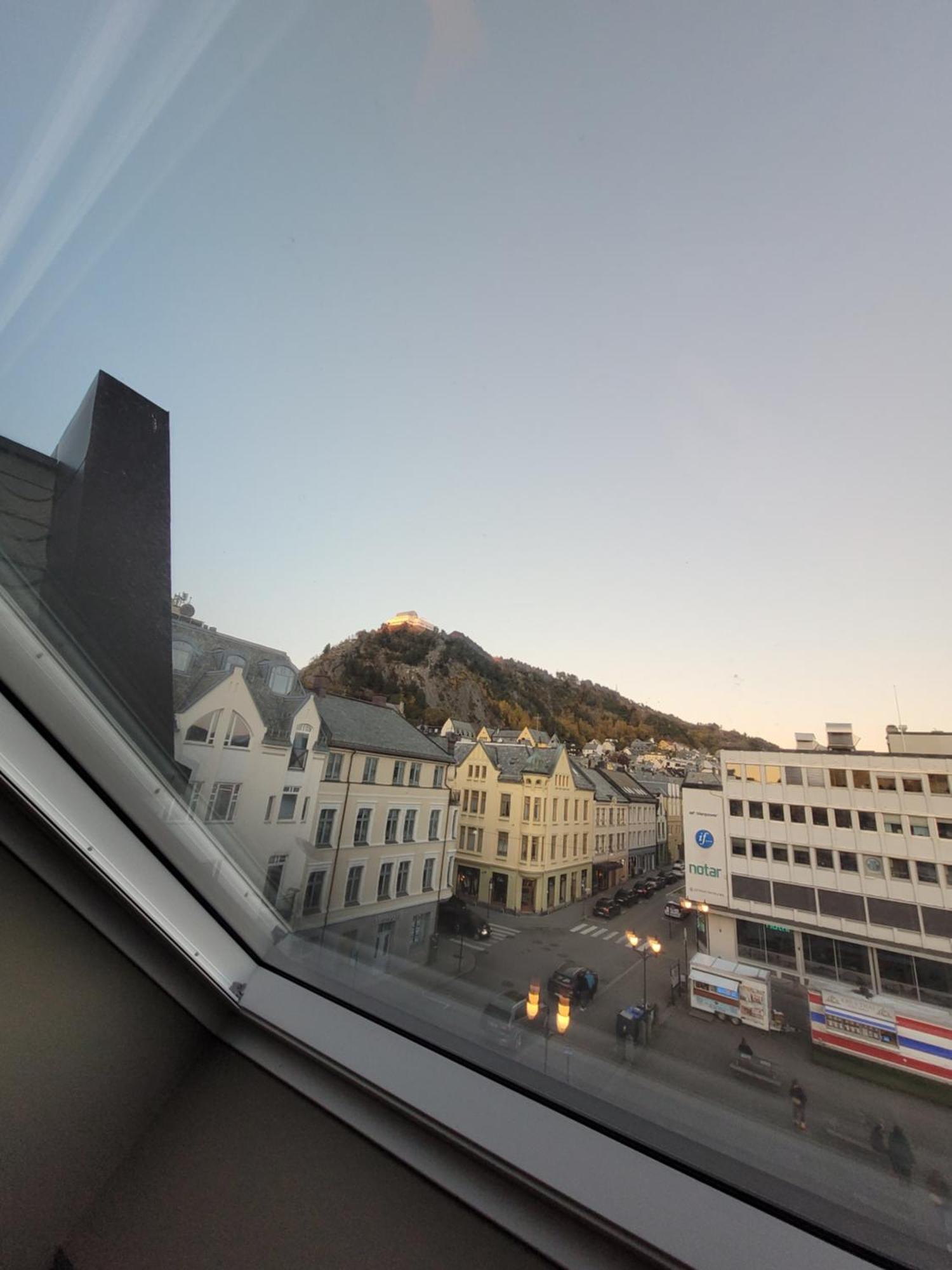 Single Elegant Room I Sentrum- Sea View Ålesund Exterior photo